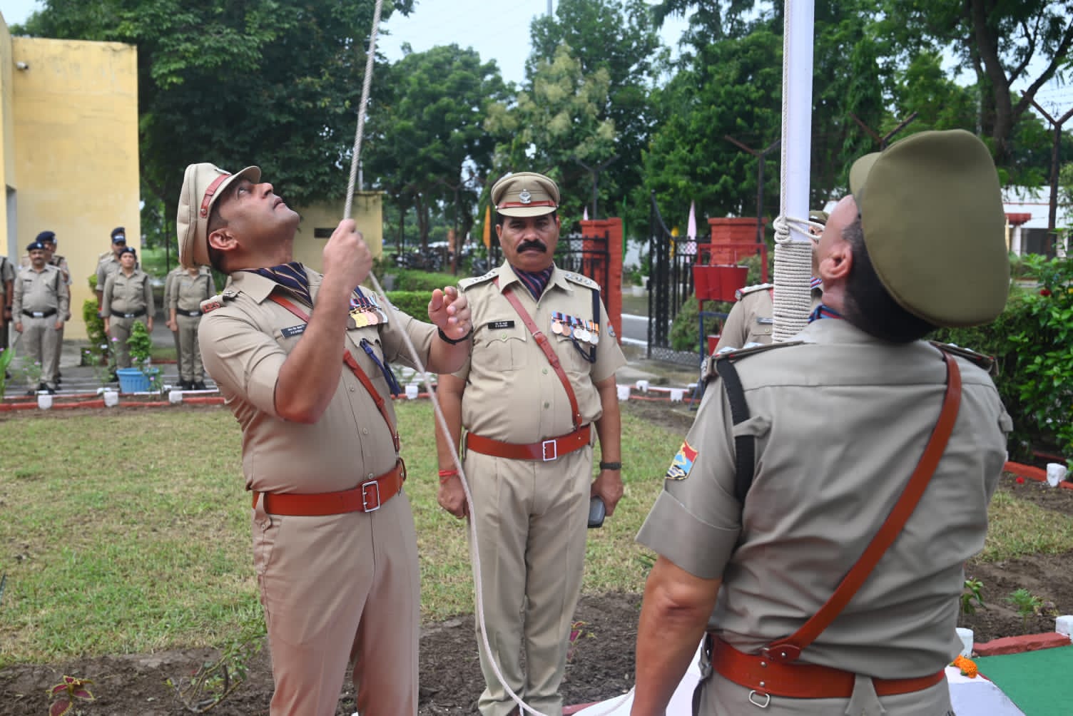 पुलिस लाइन रोशनाबाद में हर्षोल्लास के साथ मनाया गया 79 वां स्वतंत्रता दिवस एसएसपी ने ध्वजारोहण कर शपथ दिलाते हुए दी स्वतंत्रता दिवस की शुभकामनाएं